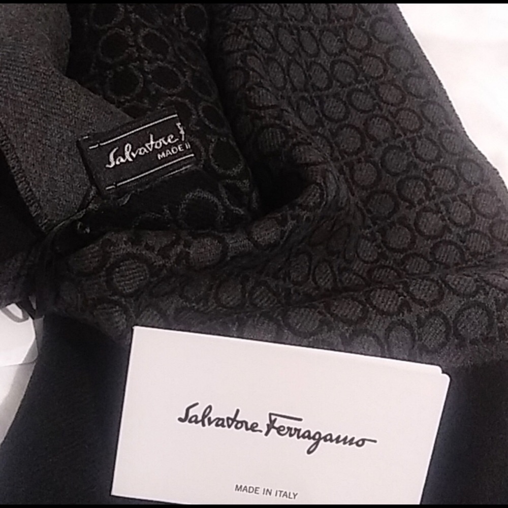 NWT Salvatore Ferragamo Scarf 🧣